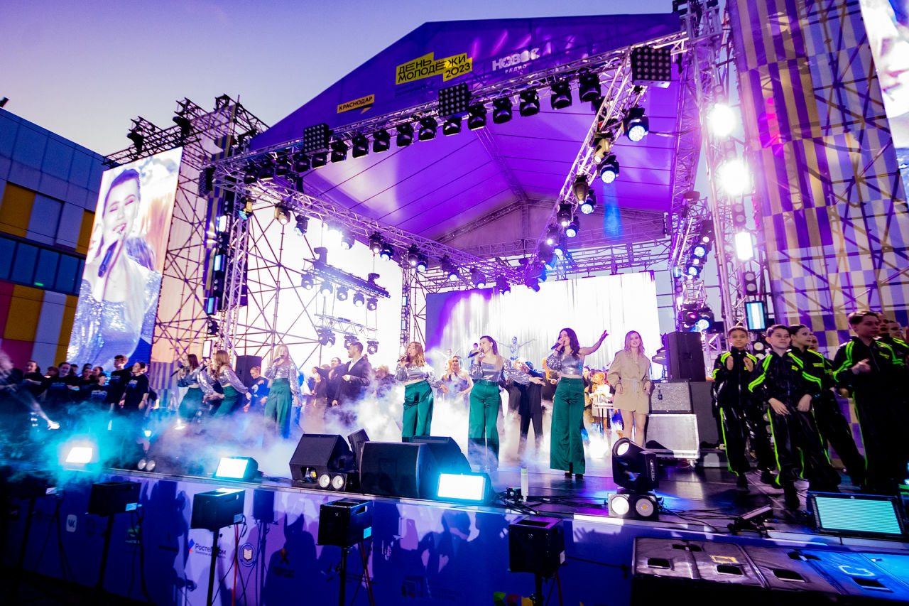 В День молодёжи по всей России выступят известные музыкальные исполнители и группы.
